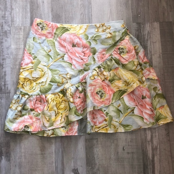 NWT Express High Waisted Asymmetrical Ruffle Mini Skirt in size 12 - Picture 1 of 12